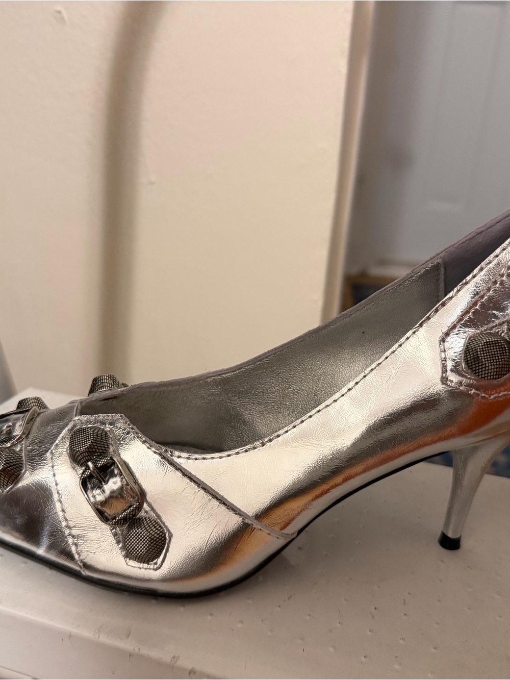 Women's Silver Metallic Pointed Toe Mid-Heel Pumps